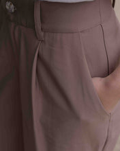 Cargar imagen en el visor de la galería, Pantalón Kary Plane Camel
