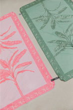 Cargar imagen en el visor de la galería, Toalla playera de microfibra Tropical Rosa
