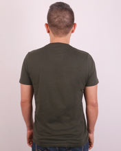 Cargar imagen en el visor de la galería, Camiseta Hombre Verde Militar
