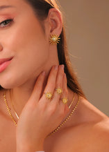 Cargar imagen en el visor de la galería, Aretes Sol
