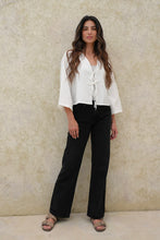Cargar imagen en el visor de la galería, Blusa Tauro Blanco
