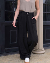 Cargar imagen en el visor de la galería, Pantalón Kary Plane Negro

