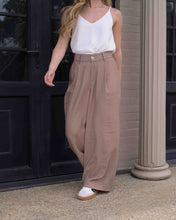 Cargar imagen en el visor de la galería, Pantalón Kary Plane Camel
