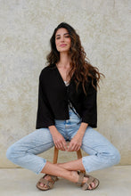 Cargar imagen en el visor de la galería, Blusa Tauro Negro
