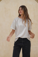 Cargar imagen en el visor de la galería, Blusa Gala Crema
