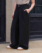 Cargar imagen en el visor de la galería, Pantalón Kary Plane Negro
