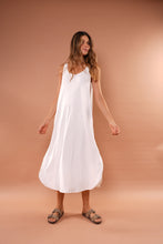 Cargar imagen en el visor de la galería, Vestido Cocoa nube
