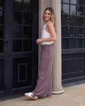 Cargar imagen en el visor de la galería, Pantalon Comfy Plane Brown
