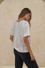 Cargar imagen en el visor de la galería, Blusa Gala Crema
