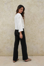 Cargar imagen en el visor de la galería, Blusa Tauro Blanco
