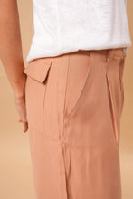 Cargar imagen en el visor de la galería, Pantalón Aria Almendra
