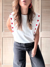 Cargar imagen en el visor de la galería, Básica Manga Sisa Pasadena Marfil Bordada Corazones
