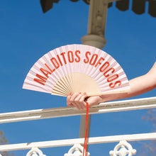 Cargar imagen en el visor de la galería, Abanico "Malditos sofocos"
