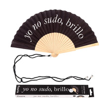 Cargar imagen en el visor de la galería, Abanico "Yo no sudo, brillo" negro
