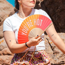 Cargar imagen en el visor de la galería, Abanico “You’re hot” degradado rosa
