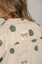 Cargar imagen en el visor de la galería, CHAQUETA PRINT LUNARES
