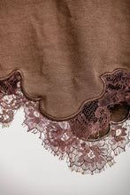 Cargar imagen en el visor de la galería, BLUSA BORDADA CON ENCAJE
