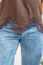 Cargar imagen en el visor de la galería, BLUSA BORDADA CON ENCAJE
