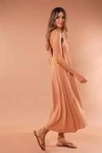 Cargar imagen en el visor de la galería, Vestido Olivia Almendra
