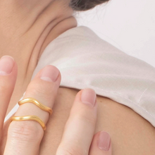 Cargar imagen en el visor de la galería, Argolla rastro dorado
