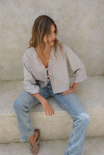 Cargar imagen en el visor de la galería, Blusa Tauro Gris
