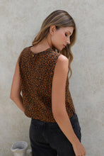 Cargar imagen en el visor de la galería, Blusa Tara Leo

