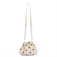 Cargar imagen en el visor de la galería, MANOS LIBRES PARA MUJER DOTS BEIGE CON CARGADERA EN CADENA
