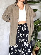 Cargar imagen en el visor de la galería, CAMISA OVERSIZED VERDE
