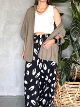 Cargar imagen en el visor de la galería, CAMISA OVERSIZED VERDE
