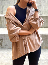 Cargar imagen en el visor de la galería, CAMISA OVERSIZED
