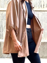 Cargar imagen en el visor de la galería, CAMISA OVERSIZED
