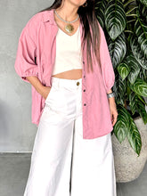 Cargar imagen en el visor de la galería, CAMISA OVERSIZED ROSA VIEJO
