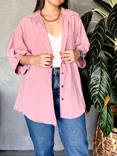 Cargar imagen en el visor de la galería, CAMISA OVERSIZED ROSA VIEJO
