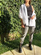 Cargar imagen en el visor de la galería, CAMISA OVERSIZED BLANCO
