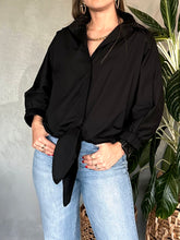 Cargar imagen en el visor de la galería, Camisa Negra Botones
