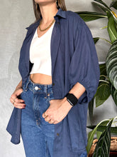 Cargar imagen en el visor de la galería, CAMISA OVERSIZED CUELLO Y BOTONES
