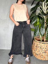 Cargar imagen en el visor de la galería, CAMISA GAMUZADA BEIGE
