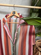 Cargar imagen en el visor de la galería, CAMISA TEJIDA RAYAS
