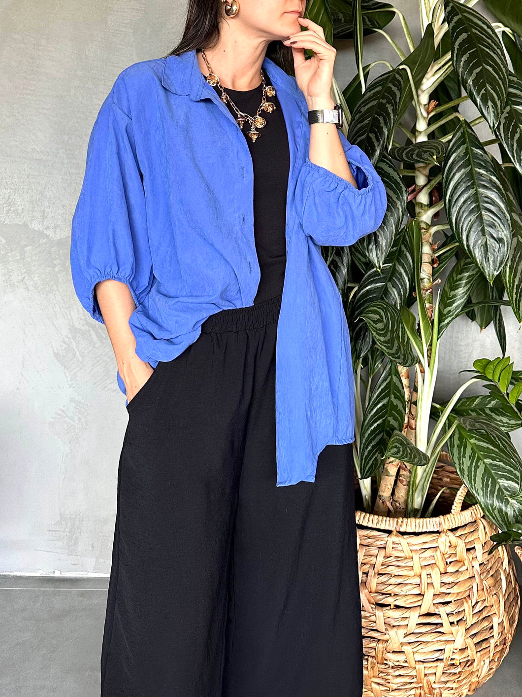 CAMISA OVERSIZED CUELLO Y BOTONES AZUL ELECTRICO