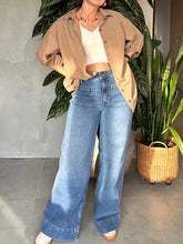 Cargar imagen en el visor de la galería, CAMISA OVERSIZED TAUPÉ
