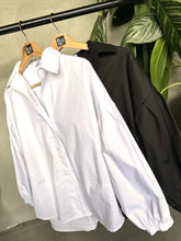 Cargar imagen en el visor de la galería, CAMISA BLANCA PERILLA OCULTA
