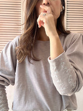 Cargar imagen en el visor de la galería, Blusa Viena Bordado Nude
