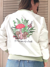 Cargar imagen en el visor de la galería, Chaqueta Bomber Jacket Hongo Bordados
