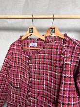 Cargar imagen en el visor de la galería, CHAQUETA TEJIDA CON APLIQUES
