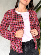 Cargar imagen en el visor de la galería, CHAQUETA TEJIDA CON APLIQUES
