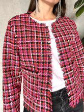 Cargar imagen en el visor de la galería, CHAQUETA TEJIDA CON APLIQUES
