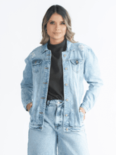 Cargar imagen en el visor de la galería, Chaqueta Maja Indigo Claro Con Rotos
