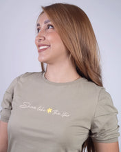 Cargar imagen en el visor de la galería, Camiseta verde silv manga bombacha estampada
