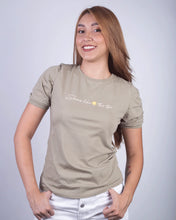 Cargar imagen en el visor de la galería, Camiseta verde silv manga bombacha estampada
