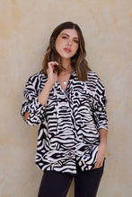 Cargar imagen en el visor de la galería, Camisa Siria Animal
